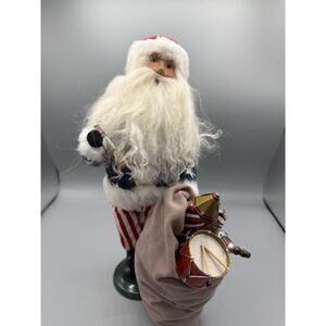 Byers Choice Patriotic Santa Caroler Drum Americana 2008